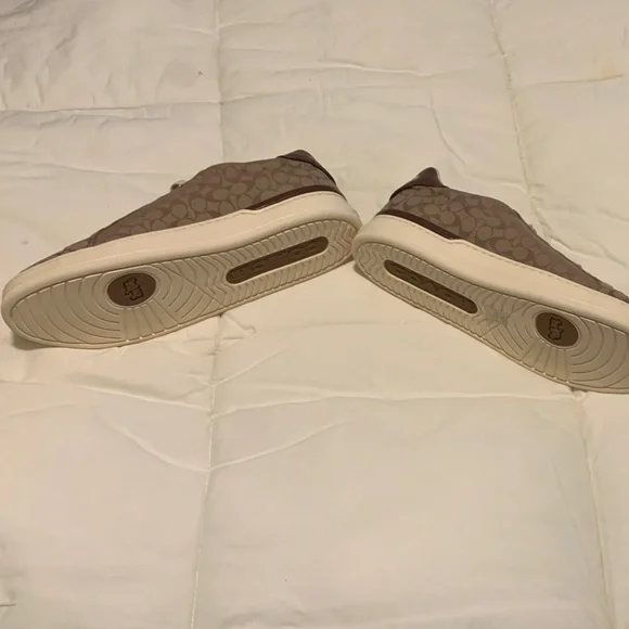 NEW Y2K -Authentic Coach Woman’s Tan Patterned Sneakers - Picture 9 of 12
